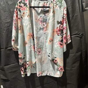 Green Relaxed Blouse with Flutter Sleeves and 3/4 Sleeve Length